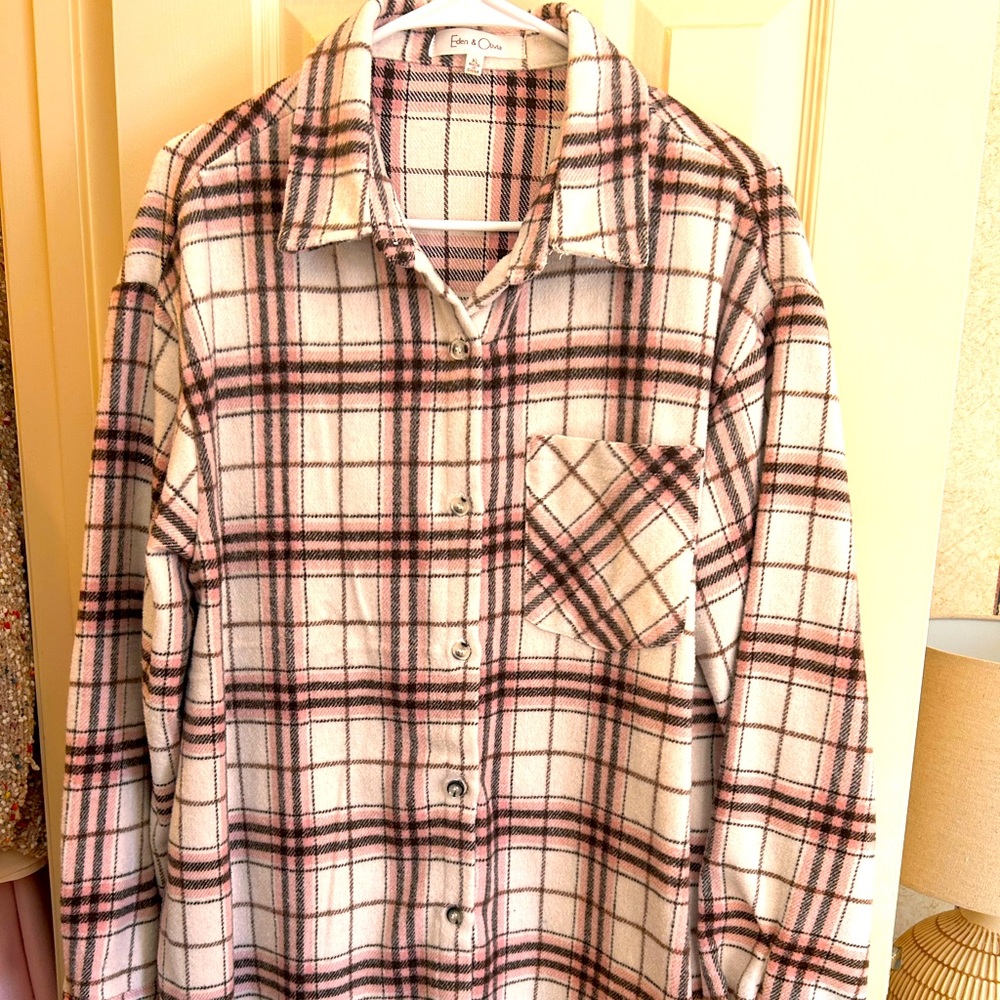 EDEN & OLIVIA Oversize plaid flannel long sleeve pink and brown shirt
